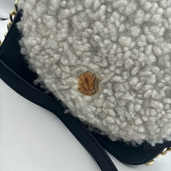 STEVE MADDEN SHERPA CROSSBODY BAG NWT - Picture 2 of 13